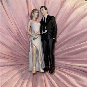 Classic Bride and Groom Cake Topper - White Dress with Black Suit